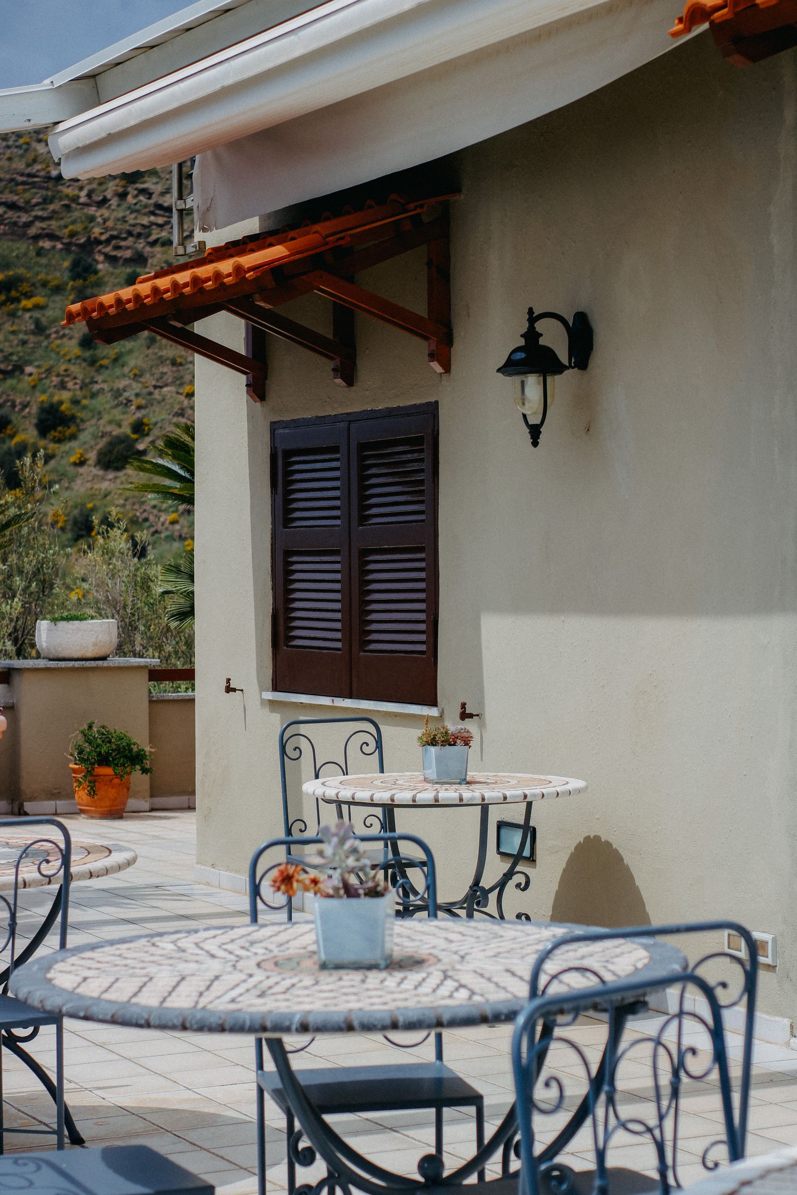 Tavoli in terrazza esterna